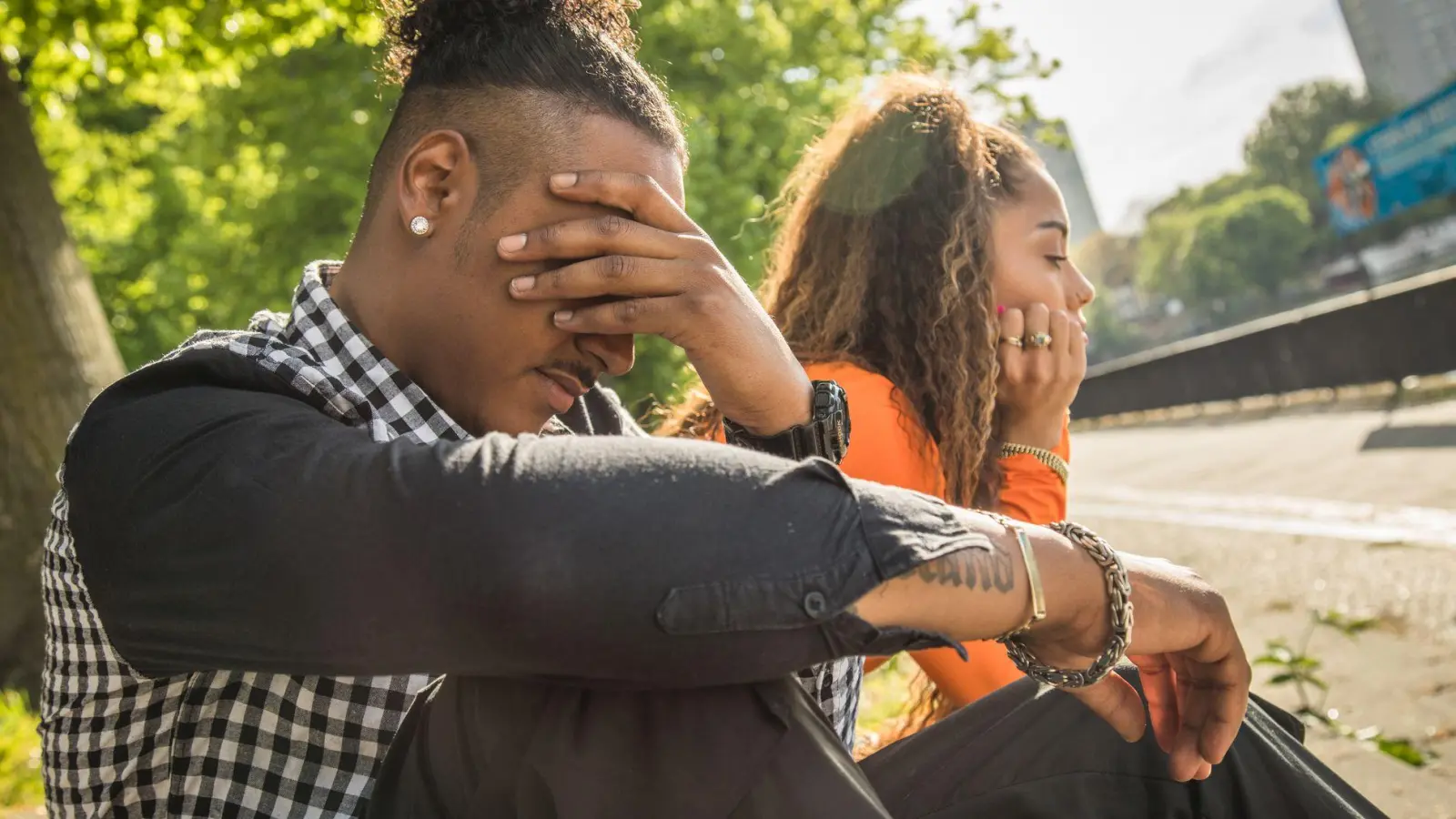 Für den Moment stimmt alles, doch die Vorstellungen der Zukunft gehen auseinander? Das sollten Paare nicht verdrängen, sondern offen ins Gespräch kommen.  (Foto: Christin Klose/dpa Themendienst/dpa-tmn)
