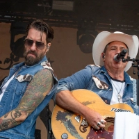 Volle Energie ab dem ersten Song: The BossHoss in Ansbach. (Foto: Evi Lemberger)