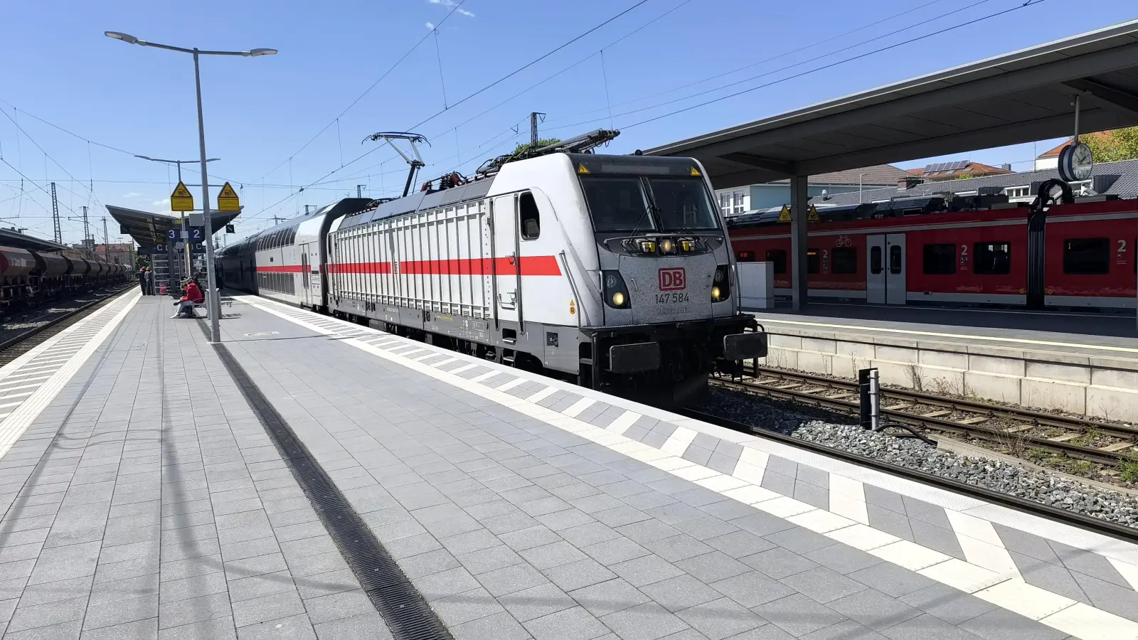 Gestern Nachmittag fuhren sie noch, aber jetzt geht auf der Intercity-Strecke zwischen Nürnberg und Ansbach für eine Woche nichts mehr. (Foto: Thomas Schaller)