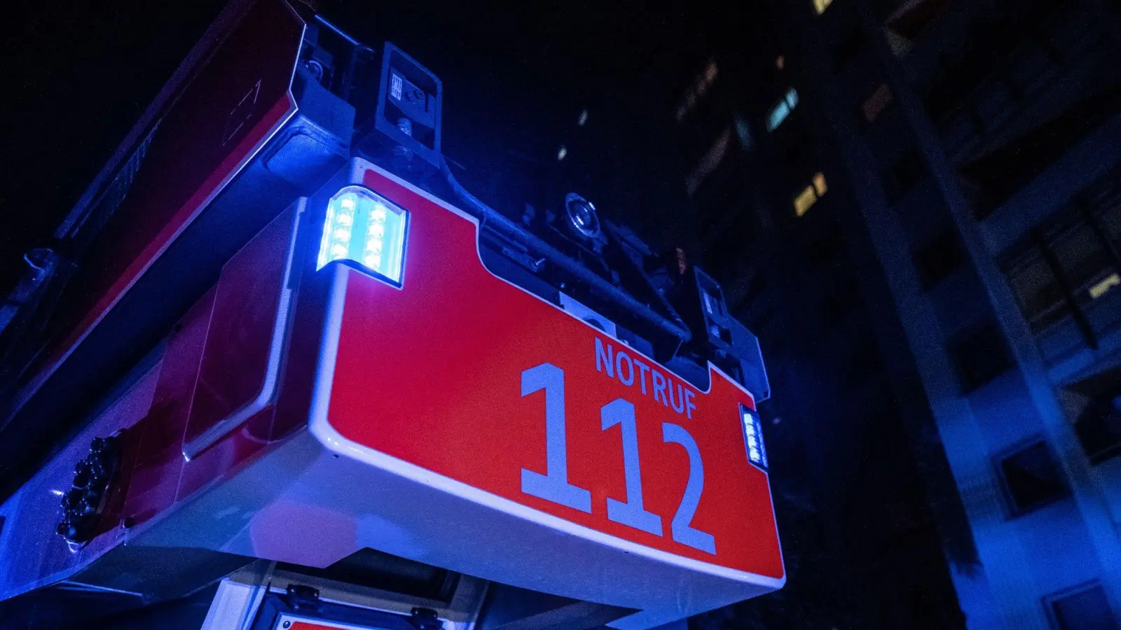 Notrufe können über die 112 oder per App abgesetzt werden - und gerade letzteres macht derzeit vielen Einsatzkräften zu schaffen. (Foto: Paul Zinken/dpa)