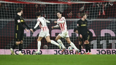 Trifft derzeit wie am Fließband: Freiburgs Igor Matanovic (2.v.r.). (Foto: Silas Stein/dpa)