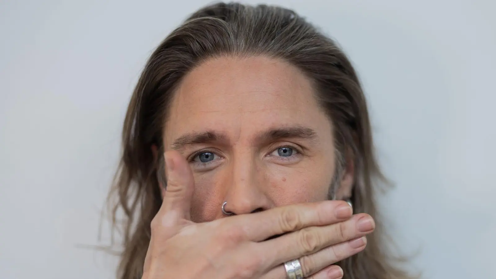 Viel zu besprechen: Gil Ofarim ist zurück in Deutschland. (Archivbild) (Foto: Rolf Vennenbernd/dpa)