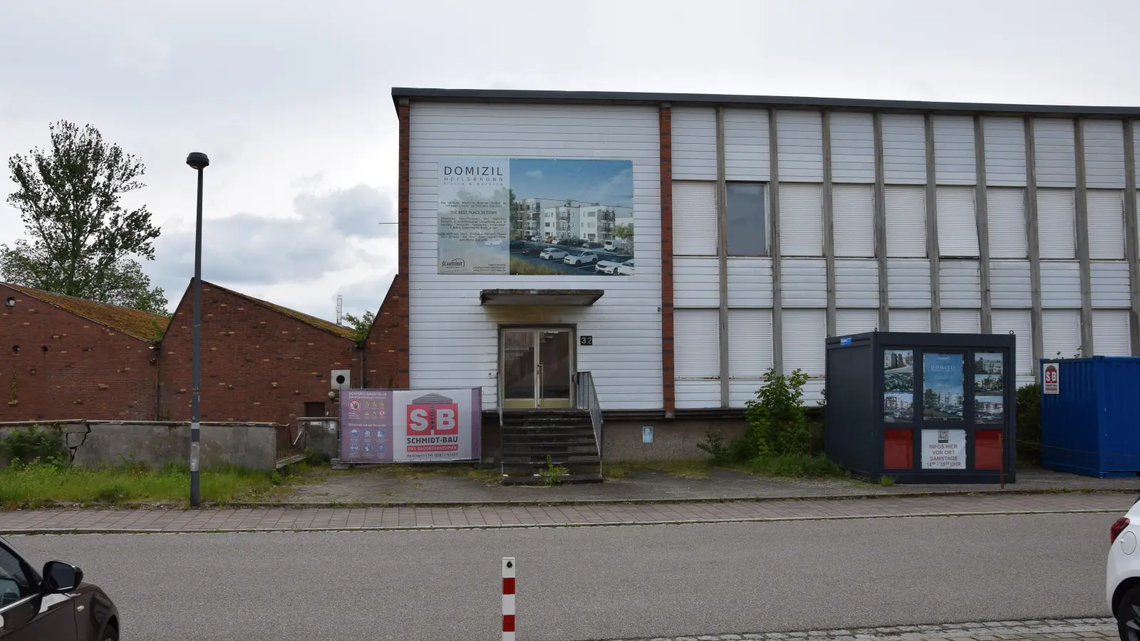 Rund 3500 Quadratmeter misst das Grundstück an der Fürther Straße. Derzeit ist die Fläche mit einer Industriebrache bebaut. (Foto: Florian Schwab)