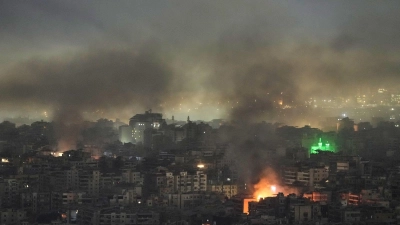 Die israelische Luftwaffe hat nach eigenen Angaben Kommando-Zentralen der Hisbollah im Süden Beiruts angegriffen. (Foto: Bilal Hussein/AP/dpa)