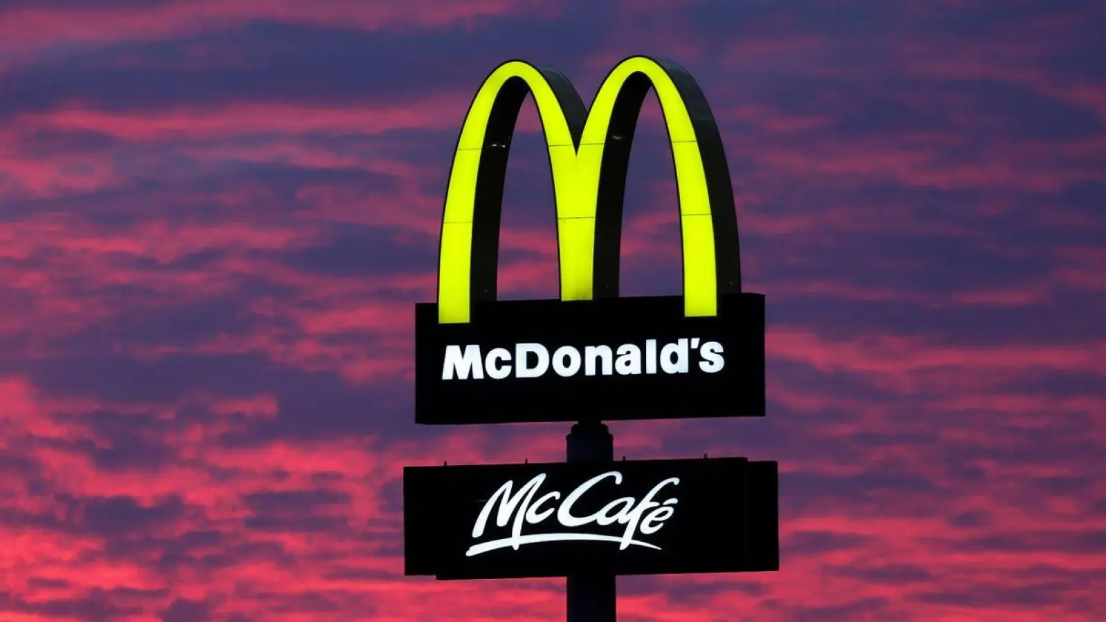 Bei McDonalds gab es weltweit Probleme. (Foto: Jan Woitas/dpa-Zentralbild/dpa)