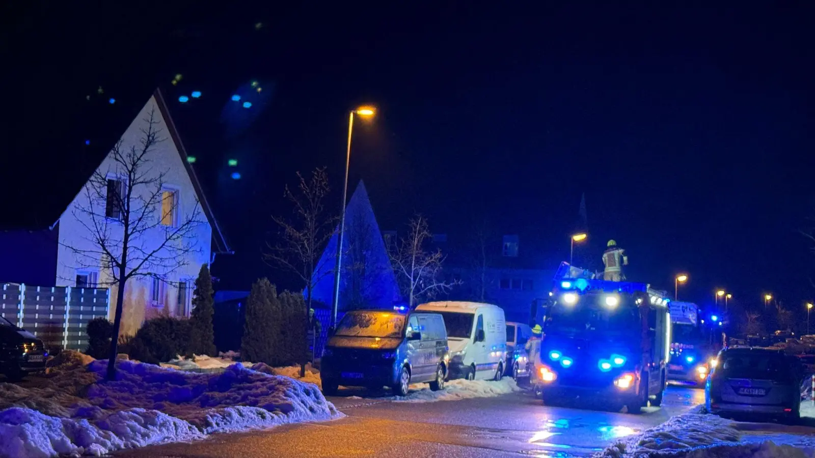 Beim Eintreffen der ersten Einsatzkräfte hatte die Anwohner den Brand schon weitgehend gelöscht. (Foto: Rainer Weiskirchen)