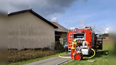 In dieser Lagerhalle in Oberscheinfeld kam es am Mittwoch zu einem Brand.  (Foto: Kreisfeuerwehrverband )