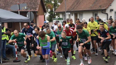 Beim Start in der ersten Reihe: Christoph Dümmler (Nummer 73), Valentin Herrmann (14), Lia Hammer (24) und Moritz Meyer (82). (Foto: Jörg Behrendt)