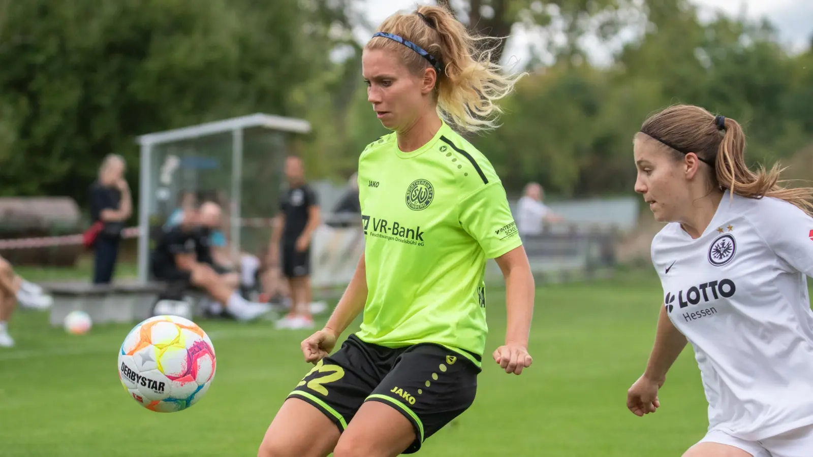 Vergangene Saison traf der SV Weinberg (links Leonie Haberäcker) auf Eintracht Frankfurt III (rechts Franziska Riepl), diesmal geht es gegen die Zweitvertretung der Hessinnen. (Foto: Markus Zahn)
