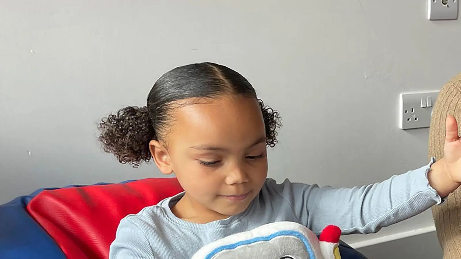 KI-Spielzeug geht Experten zufolge mit Risiken einher. (Foto: Faculty of Education/University of Cambridge/dpa)