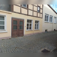 Die Ausgabe der Bad Windsheimer Tafel befindet sich voraussichtlich ab 31. Oktober in den ehemaligen Räumen der Druckerei Delp im Hinterhof der Kegetstraße 11. Die Eingangstür soll noch einen neuen Schliff bekommen. (Foto: Carmen Thoma)