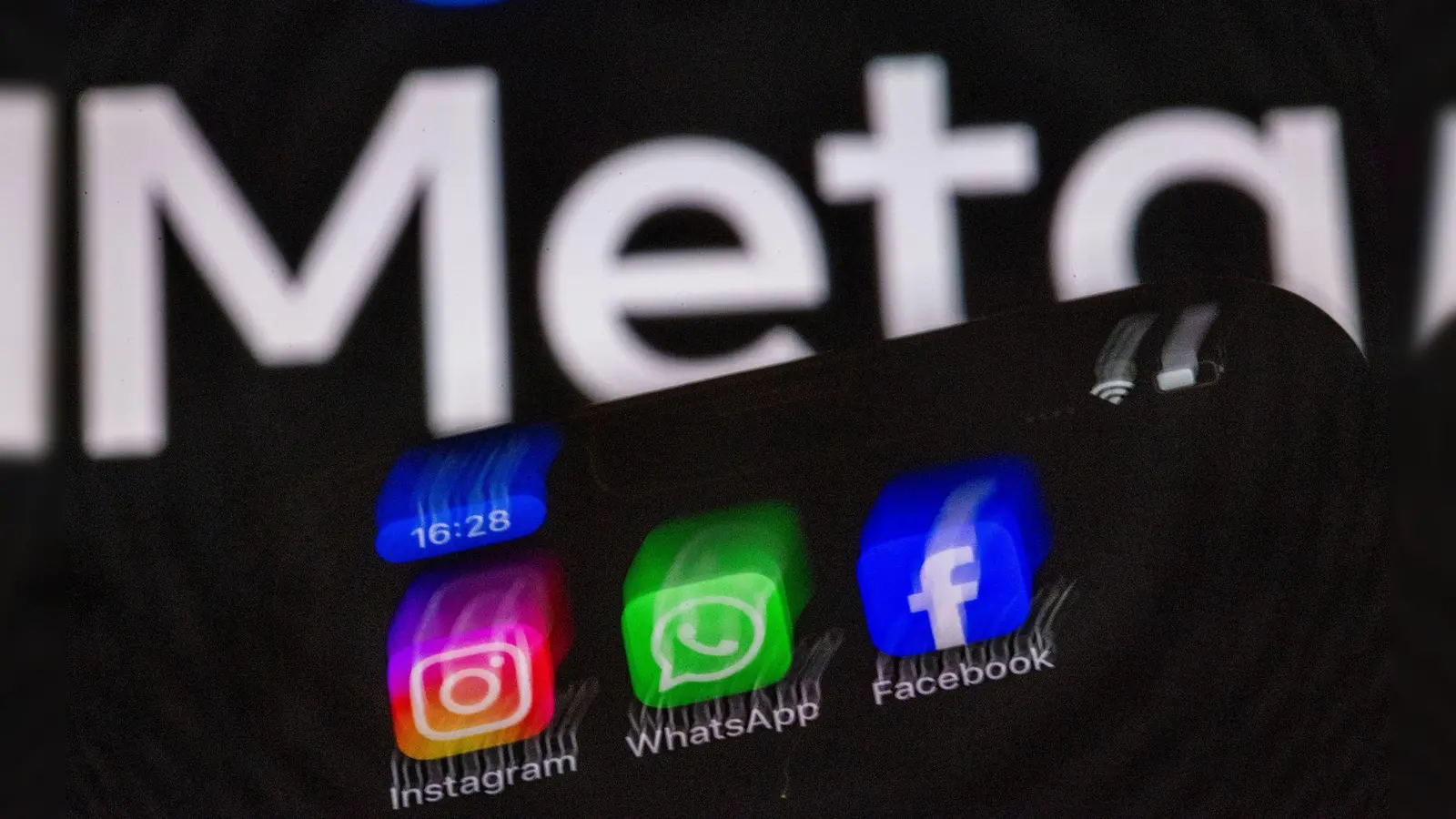 Instagram und WhatsApp sind inzwischen bei Meta integriert. (Archivbild) (Foto: Jens Büttner/dpa)