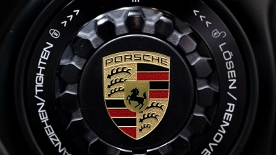 Der Sportwagenbauer Porsche hat im dritten Quartal mehr Geschäft gemacht als erwartet. (Foto: Marijan Murat/dpa)