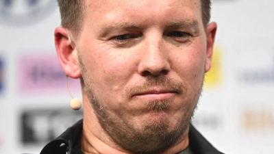Julian Nagelsmann ist nicht unglücklich, dass Manuel Neuer im Pokalfinale aussetzt. (Foto: Federico Gambarini/dpa)