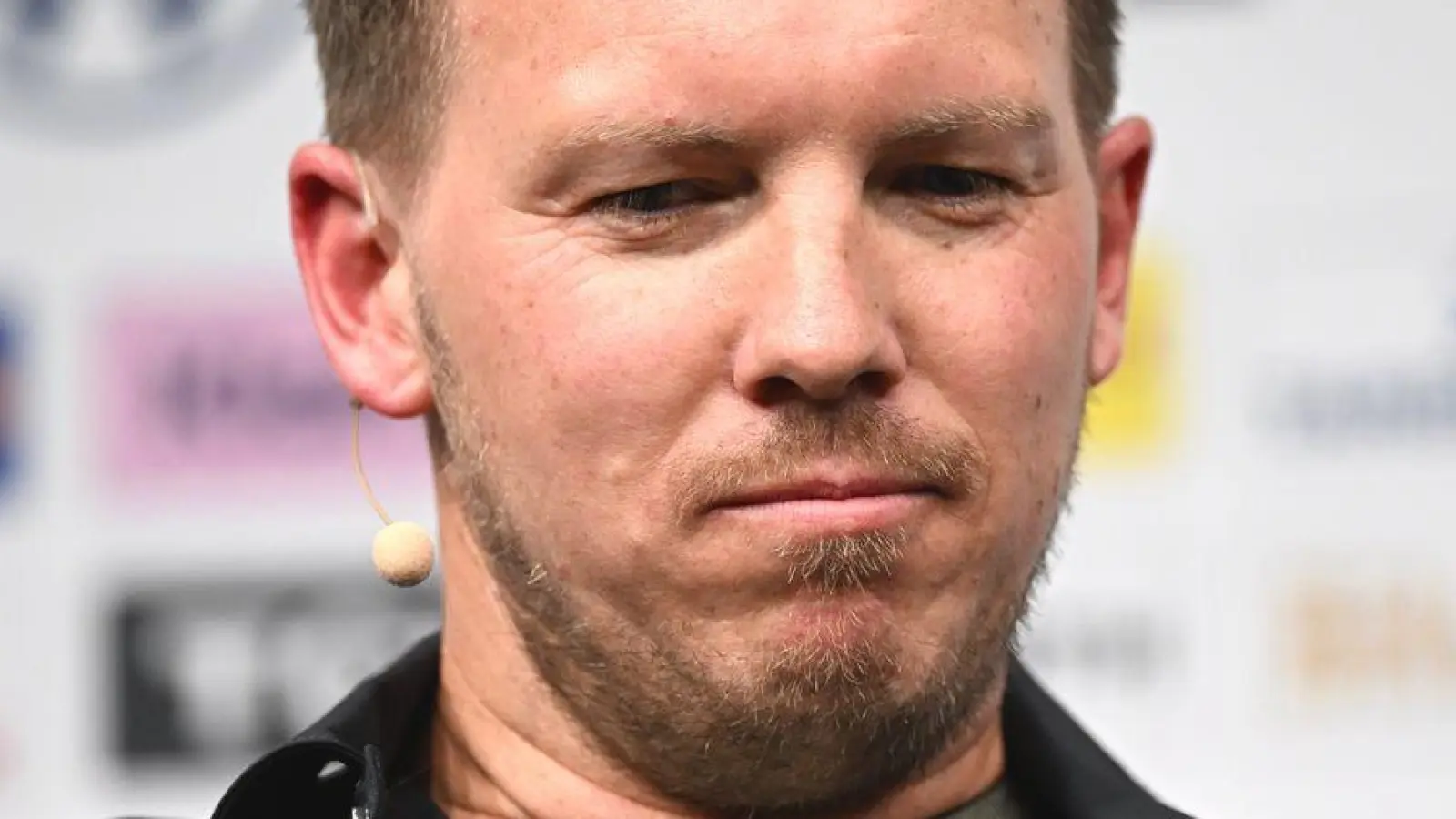 Julian Nagelsmann ist nicht unglücklich, dass Manuel Neuer im Pokalfinale aussetzt. (Foto: Federico Gambarini/dpa)