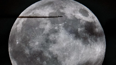 Seit Jahren schon läuft zwischen Raumfahrtnationen ein neuer Wettlauf zum Mond. (Archivbild) (Foto: Georg Hochmuth/APA/dpa)