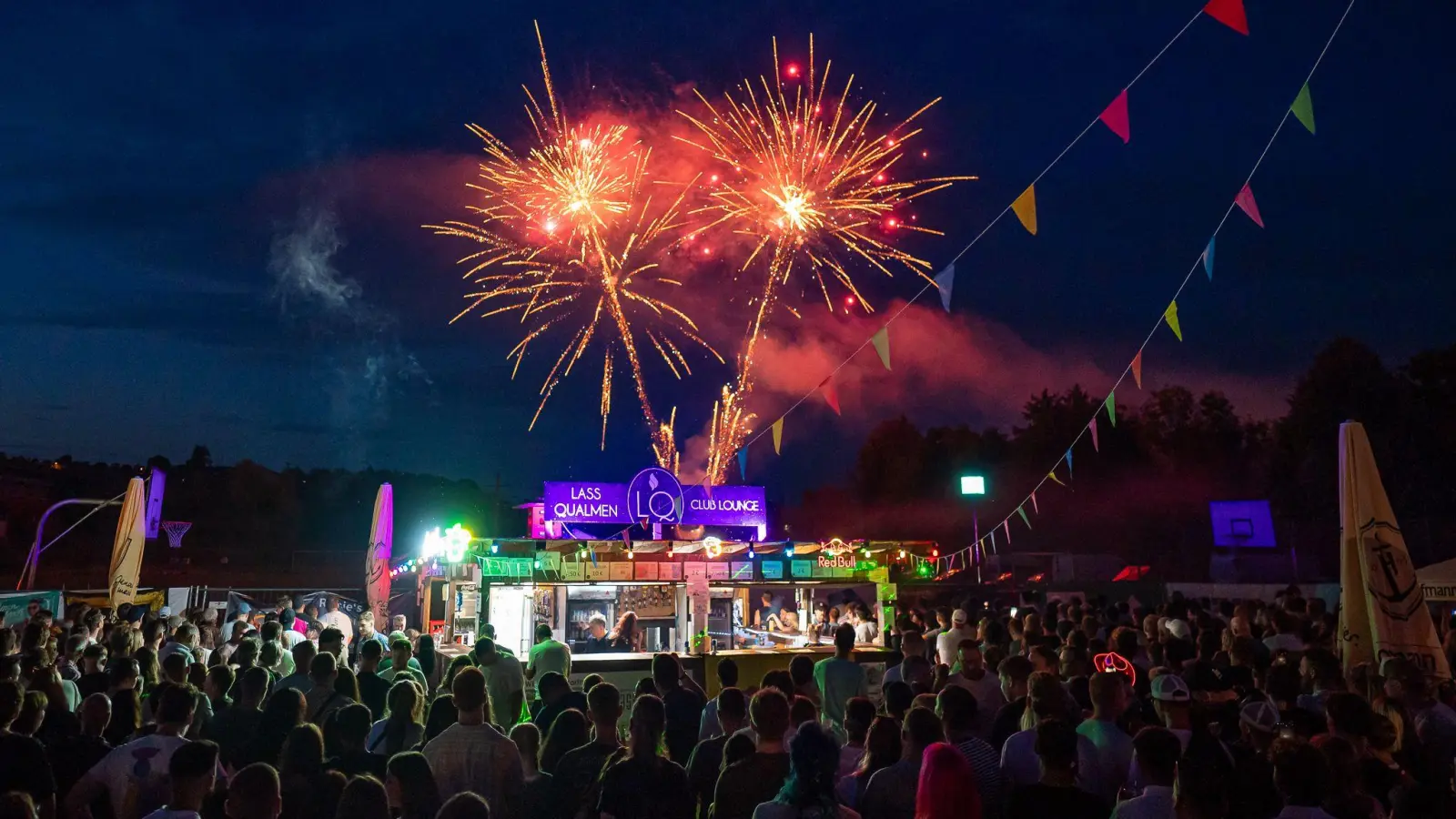 Einer der Höhepunkte: Das Feuerwerk am Mittwoch. (Foto: Mirko Fryska)