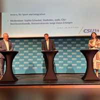 Die Talkrunde mit Ministerpräsident Dr. Markus Söder (Mitte) und Innenminister Joachim Herrmann leitete Sophia Schenkel.  (Foto: Levent Özdil )