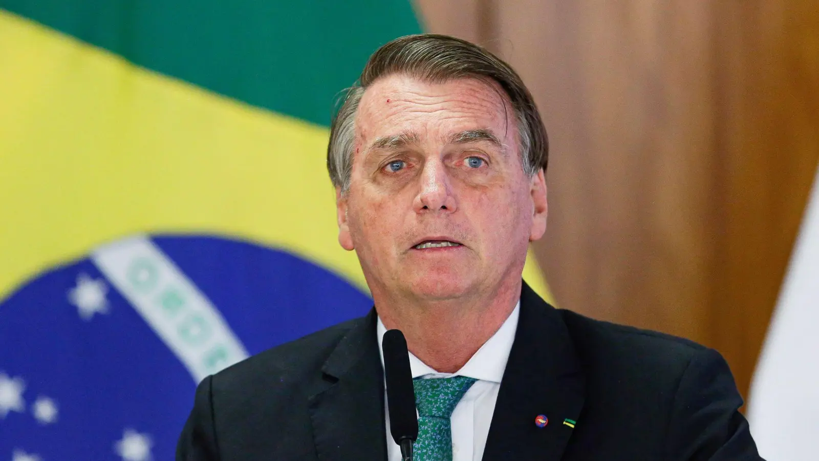 Jair Bolsonaro liegt in Umfragen hinter seinem Herausforderer. (Foto: Raul Spinasse/AP/dpa)