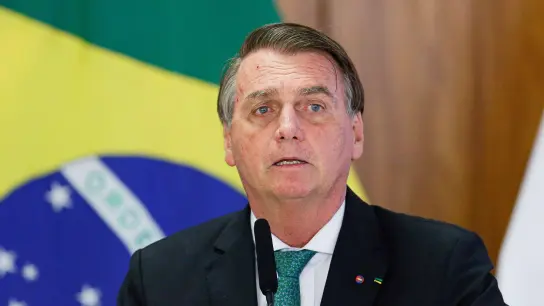 Jair Bolsonaro liegt in Umfragen hinter seinem Herausforderer. (Foto: Raul Spinasse/AP/dpa)