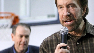 Der Actionheld wurde Vorlage für eine Witzkultur, die sich auch nach seinem Tod fortsetzt. (Archivbild) (Foto: epa Justin Lane/epa/dpa)