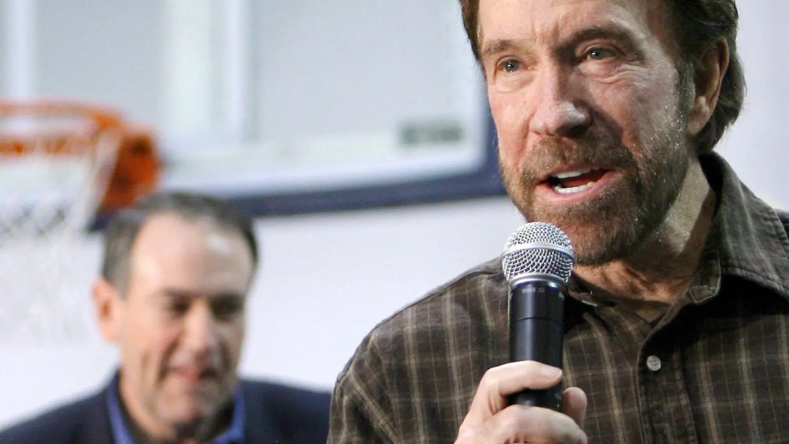 Der Actionheld wurde Vorlage für eine Witzkultur, die sich auch nach seinem Tod fortsetzt. (Archivbild) (Foto: epa Justin Lane/epa/dpa)