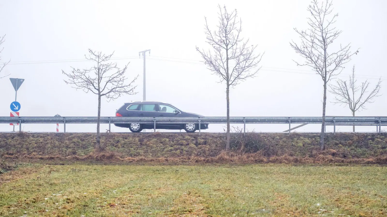 Nach der Februar zum Ende hin frühlingshaft wurde, startet der März wieder mit viel Nebel. (Archivbild) (Foto: Pia Bayer/dpa)