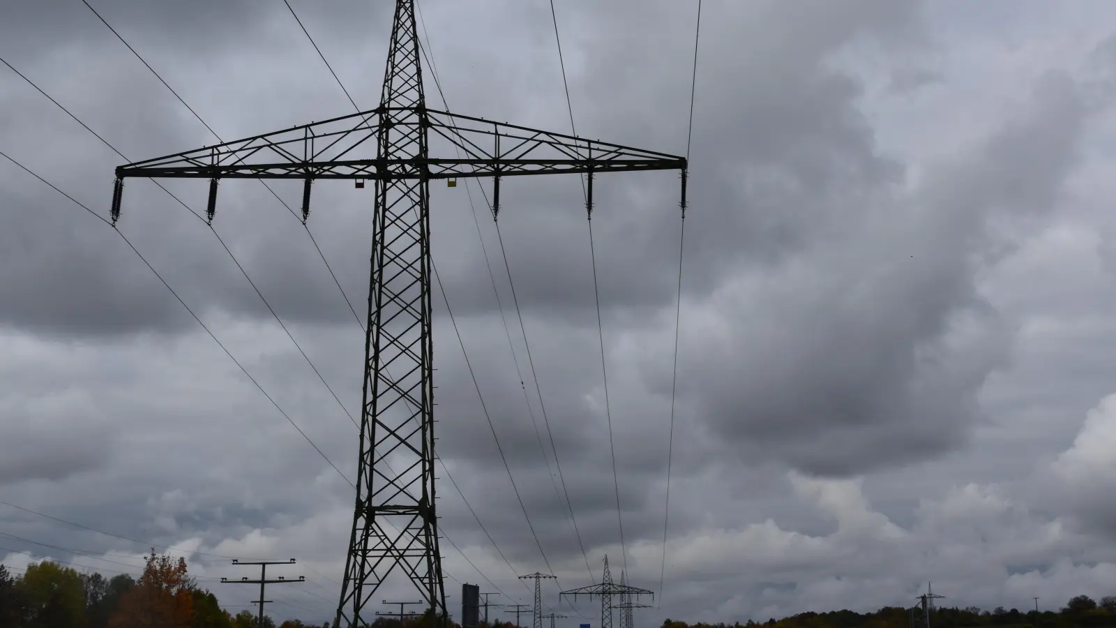 Es wird in den kommenden Jahren mehr Strom benötigt für die Energiewende, den Umbau der Industrie, die Elektromobilität, sowie für neue Rechenzentren und Informationstechniken. Möglichst viel Strom soll aus erneuerbaren Energien fließen, auch aus der Region. (Foto: Silvia Schäfer)