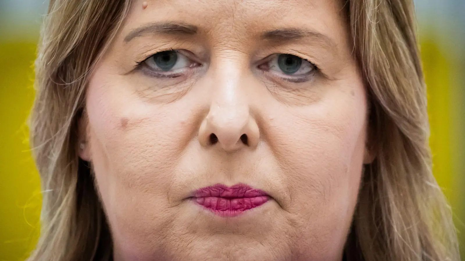 Arbeitsministerin Bärbel Bas (SPD) hält trotz der Kritik der Arbeitgeber am Tariftreuegesetz fest. (Archivbild) (Foto: Christoph Soeder/dpa)