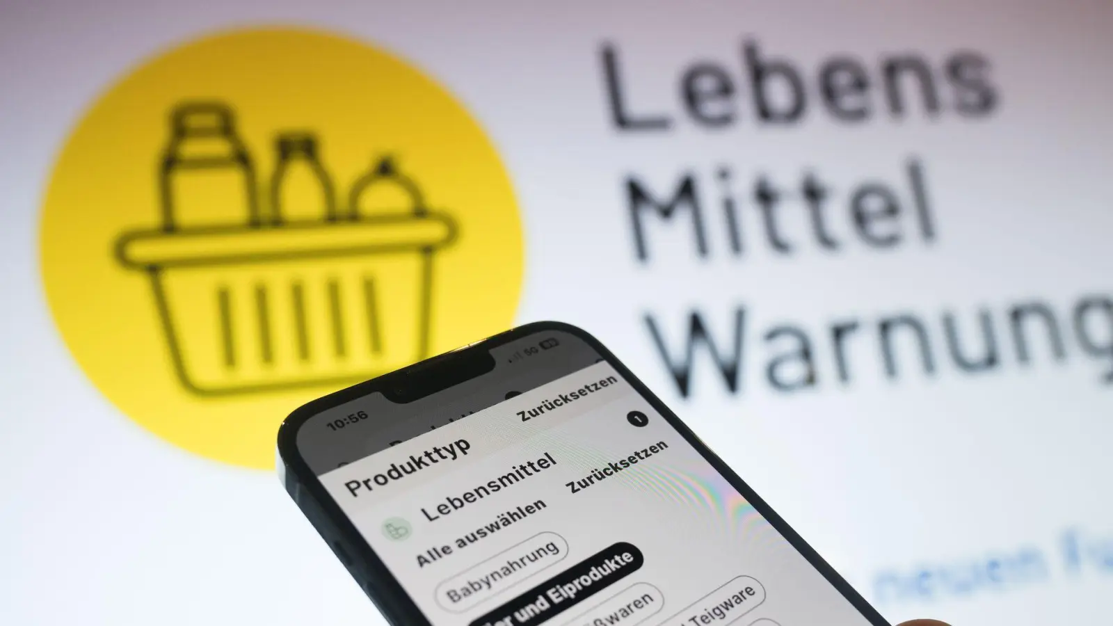Weil die Haltbarkeit nicht garantiert werden könne, ruft die Firma Metten ein Wust-Produkt zurück. (Symbolbild) (Foto: Sebastian Gollnow/dpa)