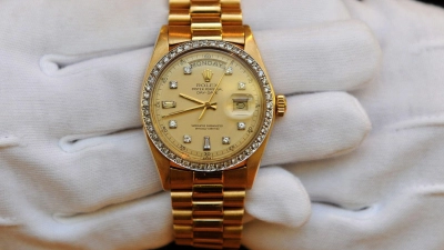 Bei dem Streit ist eine hochwertige Herrenarmbanduhr verschwunden. (Symbolbild: Andy Rain/epa/dpa-tmn)