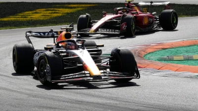 Max Verstappen feierte den zehnten Grand-Prix-Erfolg nacheinander. (Foto: Luca Bruno/AP)