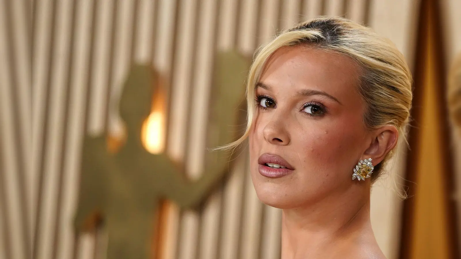 Ziemlich groß geworden seit den Anfängen ihrer „Stranger Things“-Rolle Eleven: Millie Bobby Brown. (Archivbild) (Foto: Jordan Strauss/Invision via AP/dpa)