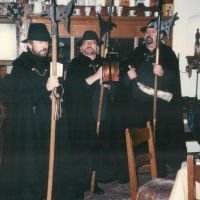 Dieses Foto aus dem Jahr 1995 zeigt das Nachtwächter-Gespann Dieter Gallus, Rudolf Dreyer und Werner Deeg (von links). (Repro: Dieter Gallus)