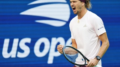 Alexander Zverev feiert seinen Finaleinzug. (Foto: Kirsty Wigglesworth/AP/dpa)