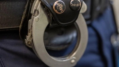 Der Verdächtige sitzt nun in Untersuchungshaft. (Symbolbild) (Foto: Peter Kneffel/dpa)