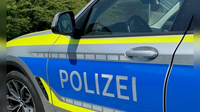 Eine 50-Jährige geriet beim Überholen eines Busses ins Schleudern.  (Symbolbild: Manfred Blendinger)