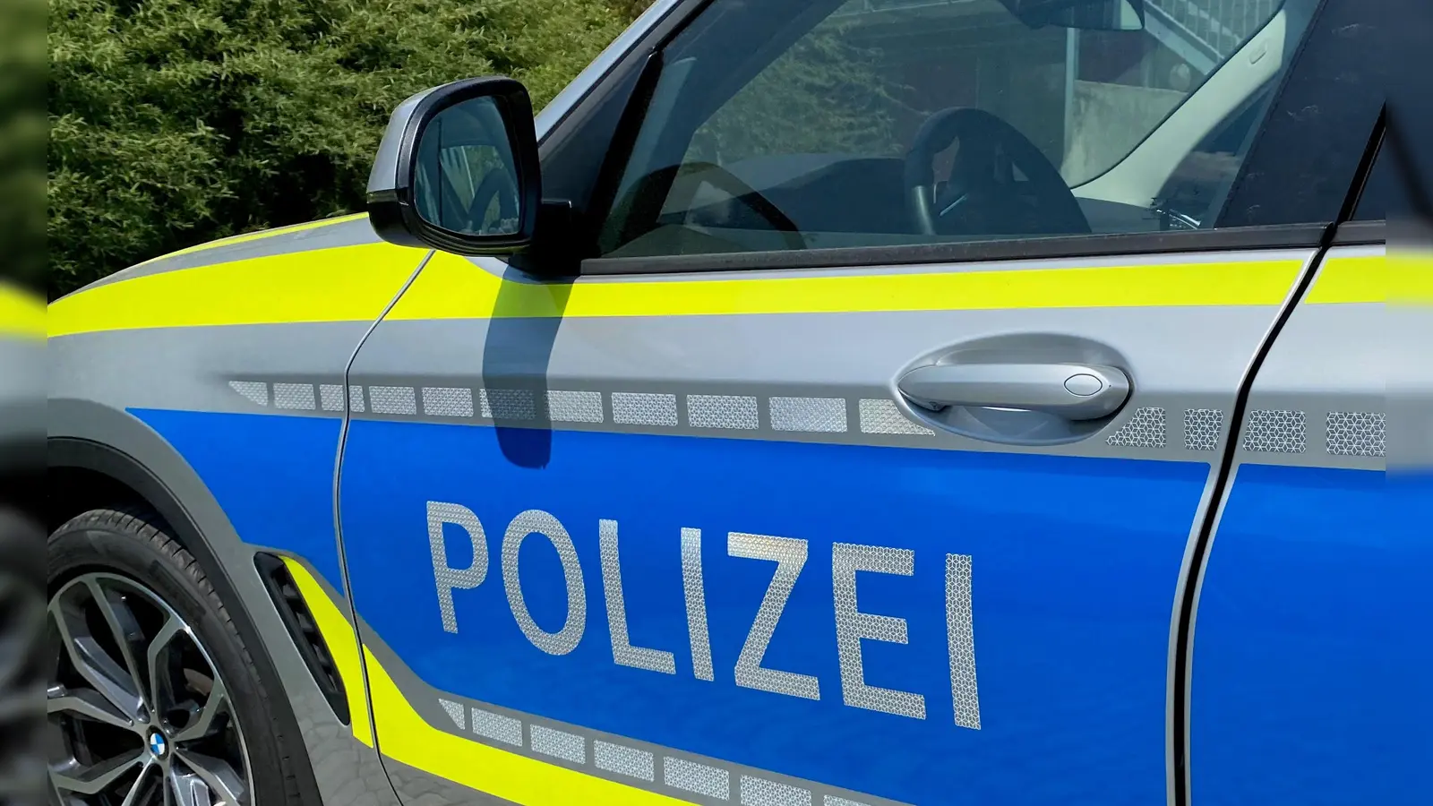 Eine 50-Jährige geriet beim Überholen eines Busses ins Schleudern.  (Symbolbild: Manfred Blendinger)