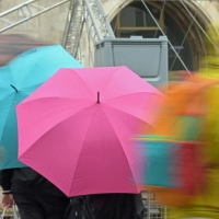 Bayern steht ein regnerisches Wochenende bevor. (Symbolbild) (Foto: Malin Wunderlich/dpa)