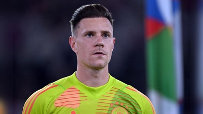 Marc-André ter Stegen ist als Mannschaftskapitän beim FC Barcelona abgesetzt worden. (Foto: Federico Gambarini/dpa)