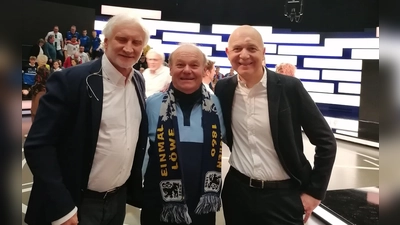 Rudi Völler, Fritz Zinnecker und DFB-Präsident Bernd Neuendorf (von links) verstanden sich prächtig im Mainzer Fernsehstudio. (Foto: privat)