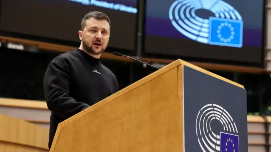 Der ukrainische Präsident Wolodymyr Selenskyj hat eine Rede vor dem EU-Parlament in Brüssel gehalten. (Foto: Olivier Matthys/AP/dpa)