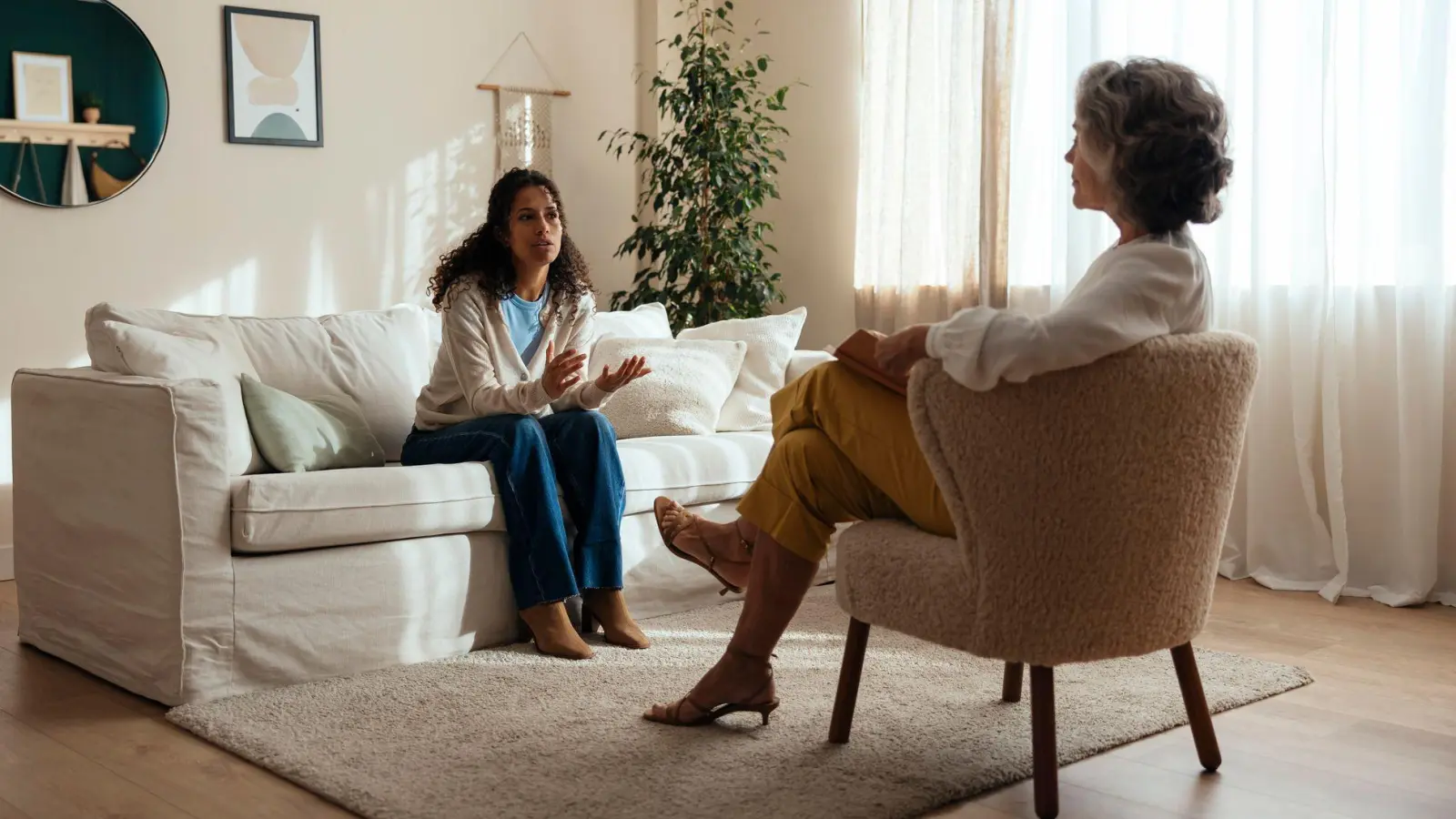 Welche Therapieform, welches Setting passt zu mir? Die Entscheidung liegt letztendlich bei den Patientinnen und Patienten. (Foto: Bonninstudio/Westend61/dpa-tmn)