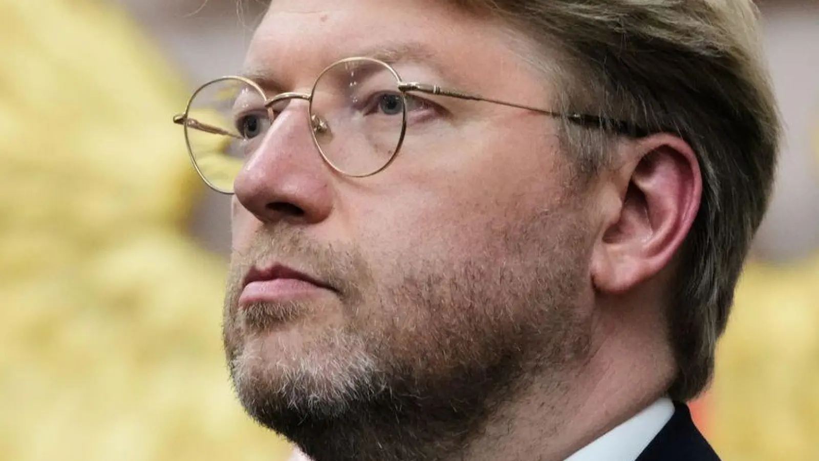 Die liberale russische Oppositionspartei Jabloko, die den russischen Angriffskrieg offen ablehnt, ist von der Parlamentswahl im September ausgeschlossen worden. Gegen das Urteil will sie Berufung einlegen. (Foto: Pavel Bednyakov/AP/dpa)