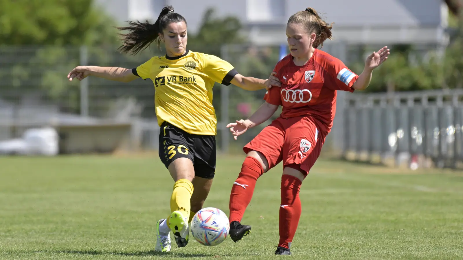 Djellza Istrefaj (links, hier in einem Vorbereitungsspiel) setzte den Schlusspunkt. (Foto: Martin Rügner)