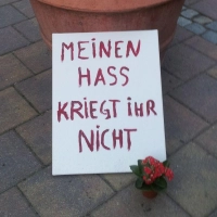Mit diesem Plakat wurde vor zehn Jahren am Anschlagsort ein Zeichen gesetzt. (Archivbild: Bernhard Schmid)