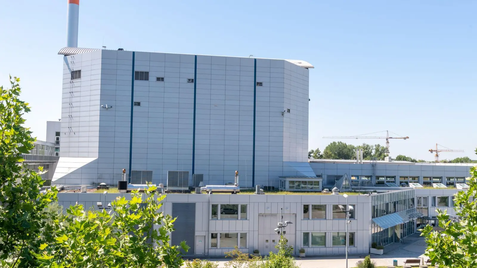 Der Forschungsreaktor München II (FRM II) steht auf dem Gelände der Technischen Universität München (TUM) im Norden der bayerischen Landeshauptstadt.  (Foto: Peter Kneffel/dpa)
