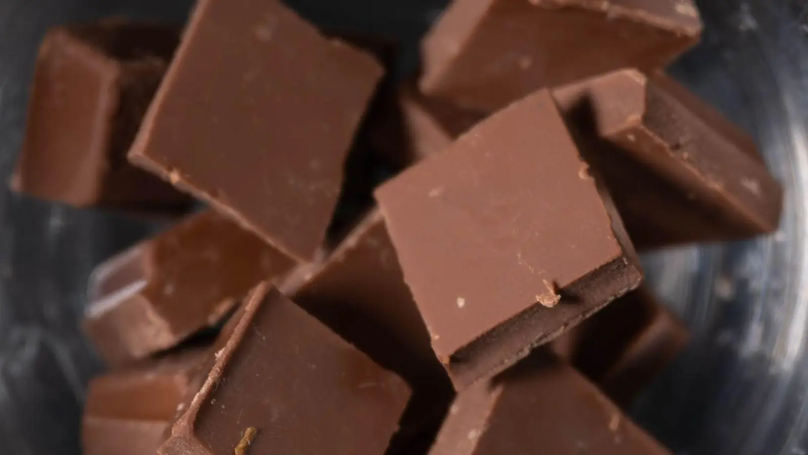 „Die hohen Preissteigerungen beim Import von Kakao dürften sich auch auf die Erzeugerpreise für hierzulande hergestellte Schokolade auswirken“. (Foto: Hendrik Schmidt/dpa)