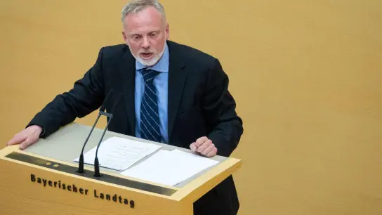 Ulrich Singer (AfD), spricht im bayerischen Landtag. (Foto: Jann Philip Gronenberg/dpa/Archivbild)