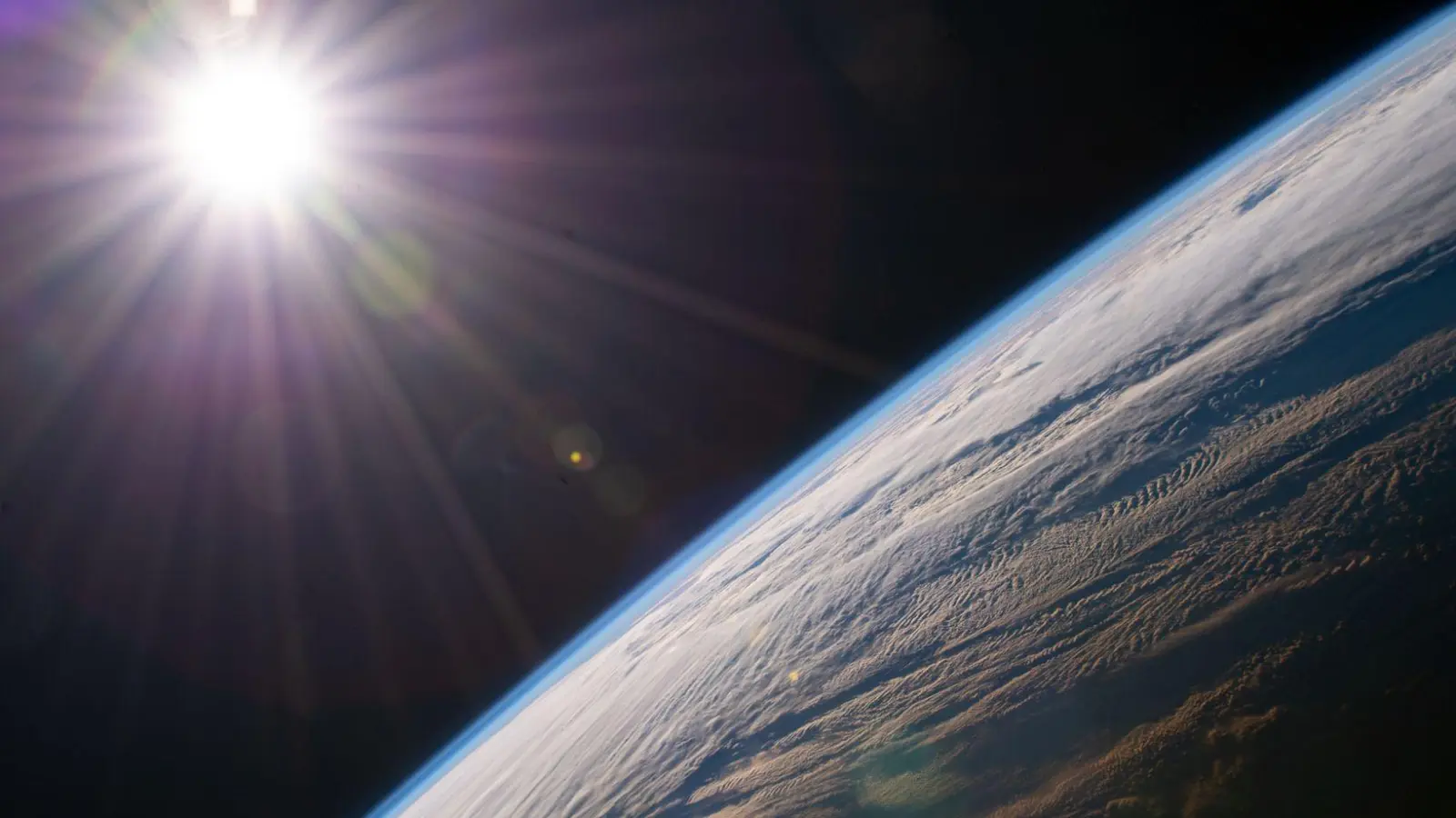 Ab dem 24. Juli verbraucht die Menschheit mehr natürliche Ressourcen, als die Erde in einem Jahr regenerieren kann. (Archivbild) (Foto: NASA/dpa)